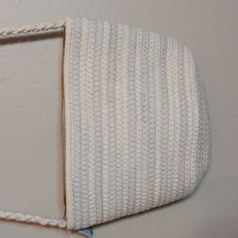 Universal Threads - image 3